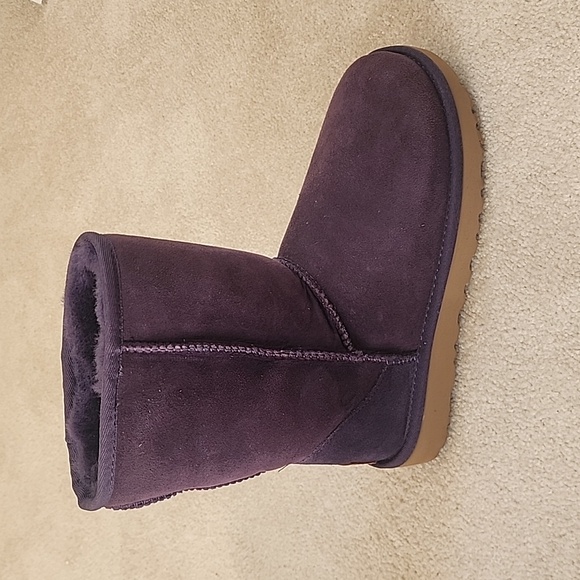 UGG Classic Short Boots - Picture 1 of 5